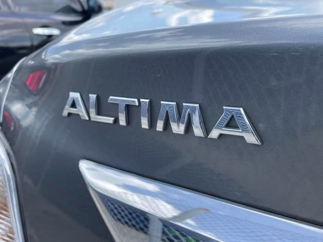 2015 Gun Metallic Nissan Altima 2.5 SV FWD Sedan