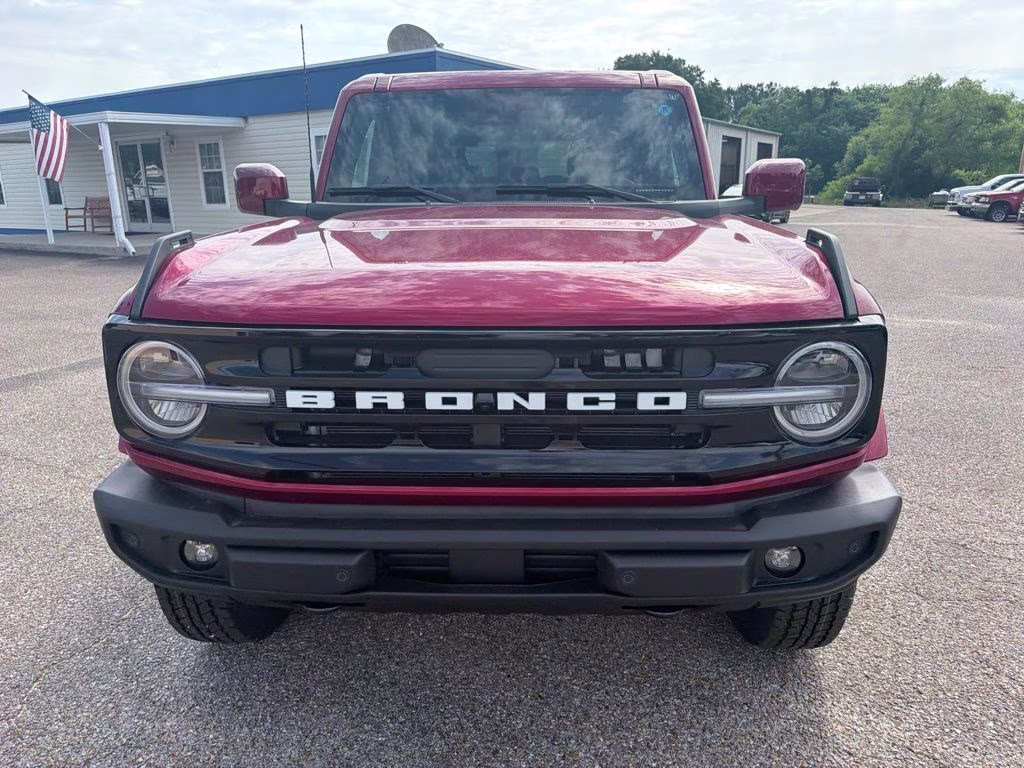 2026 Ruby Red Metallic Tinted Clearcoat Ford Bronco Outer Banks 4X4 SUV