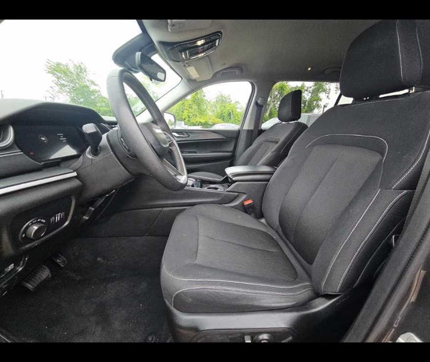 2023 Baltic Gray Metallic Clearcoat Jeep Grand Cherokee L Laredo RWD SUV