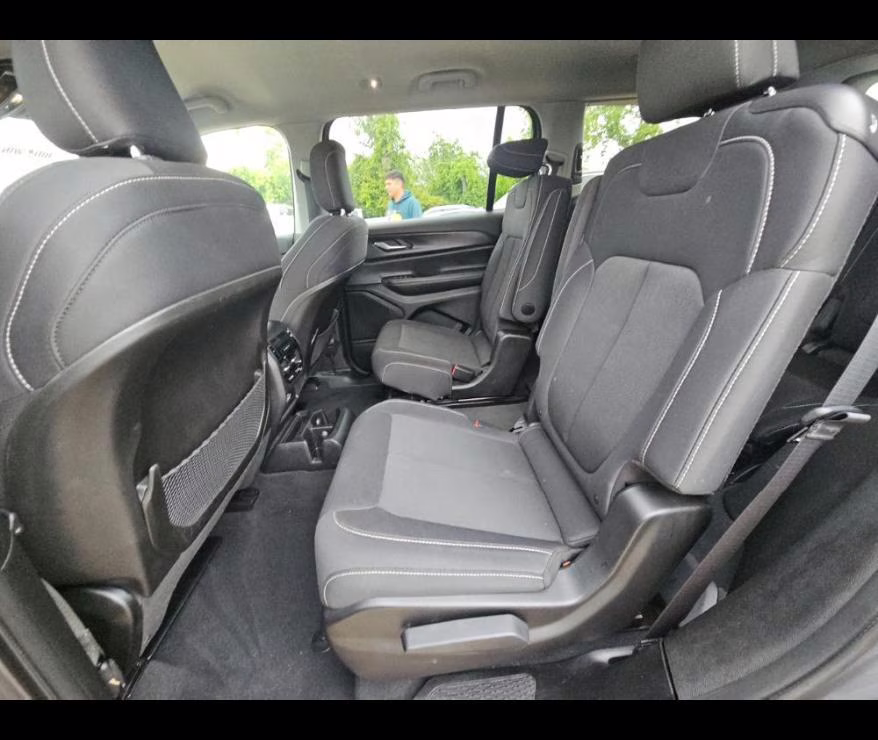 2023 Baltic Gray Metallic Clearcoat Jeep Grand Cherokee L Laredo RWD SUV