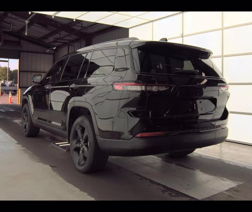 2023 Diamond Black Crystal Pearlcoat Jeep Grand Cherokee L Altitude 4X4 SUV