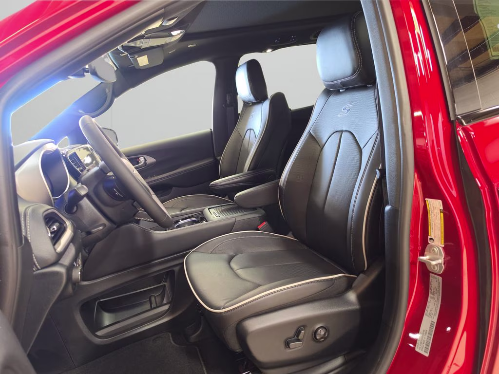 2027 Red Hot Pearlcoat Chrysler Pacifica Limited AWD Van