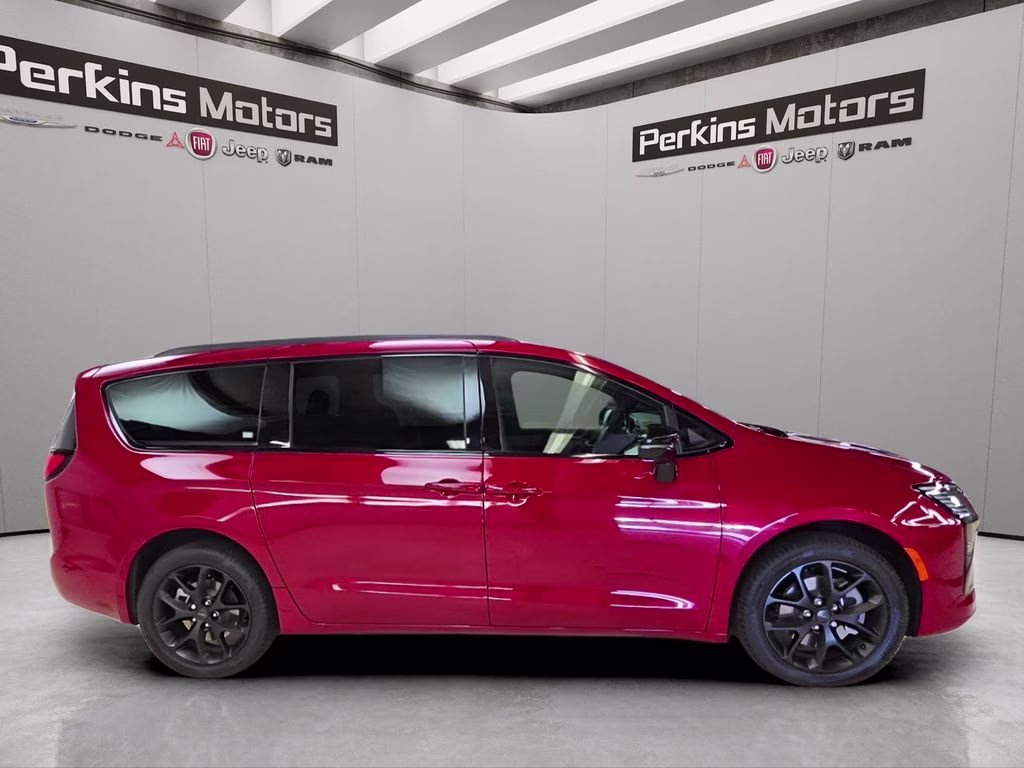 2027 Red Hot Pearlcoat Chrysler Pacifica Limited AWD Van