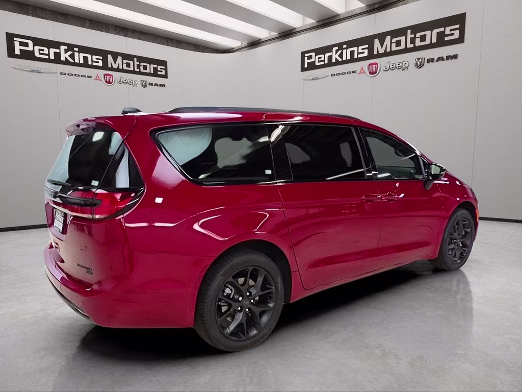 2027 Red Hot Pearlcoat Chrysler Pacifica Limited AWD Van