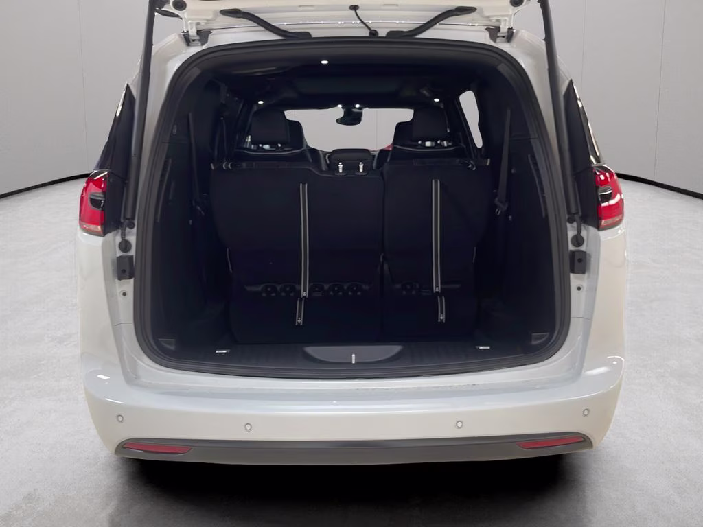 2027 Bright White Clearcoat Chrysler Pacifica Limited AWD Van