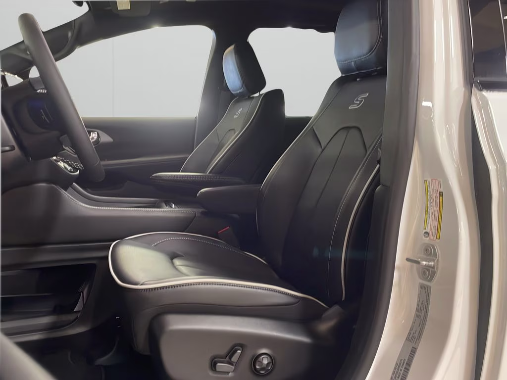2027 Bright White Clearcoat Chrysler Pacifica Limited AWD Van