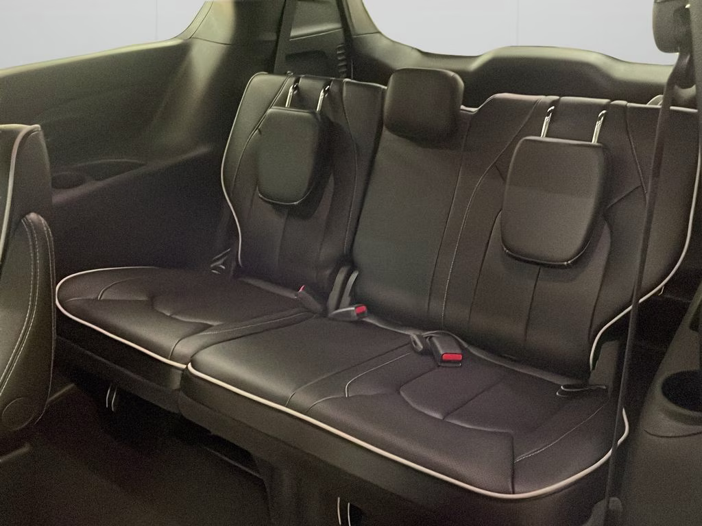 2027 Bright White Clearcoat Chrysler Pacifica Limited AWD Van
