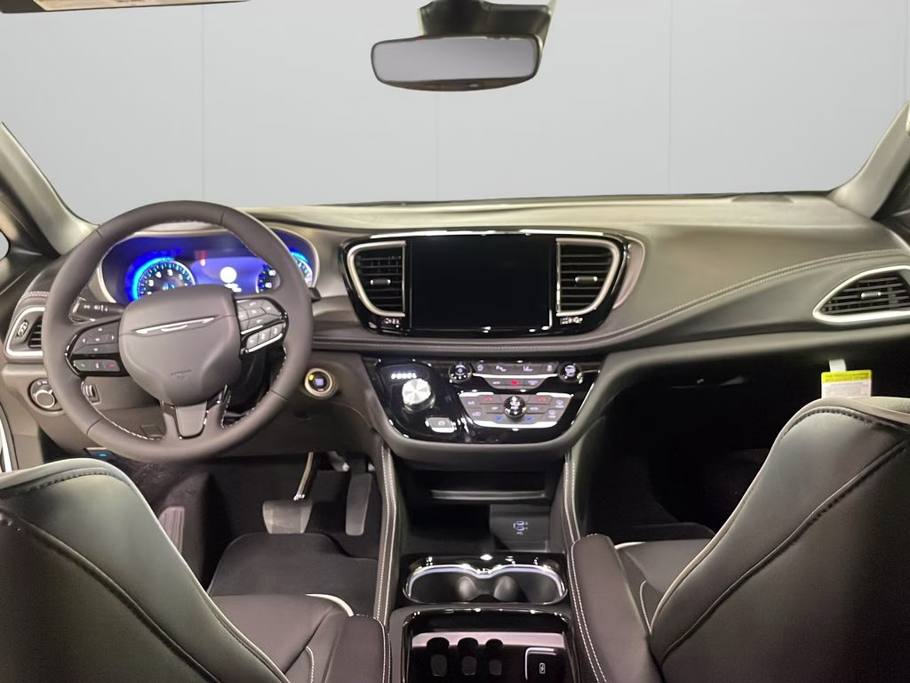 2027 Bright White Clearcoat Chrysler Pacifica Limited AWD Van