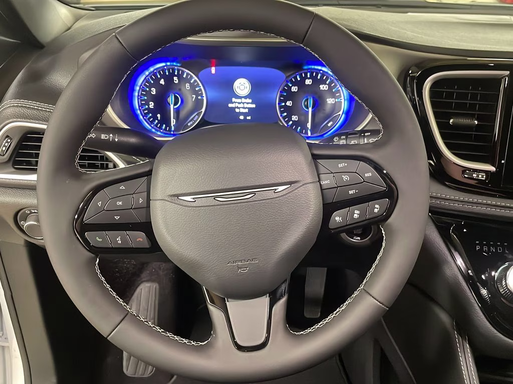 2027 Bright White Clearcoat Chrysler Pacifica Limited AWD Van