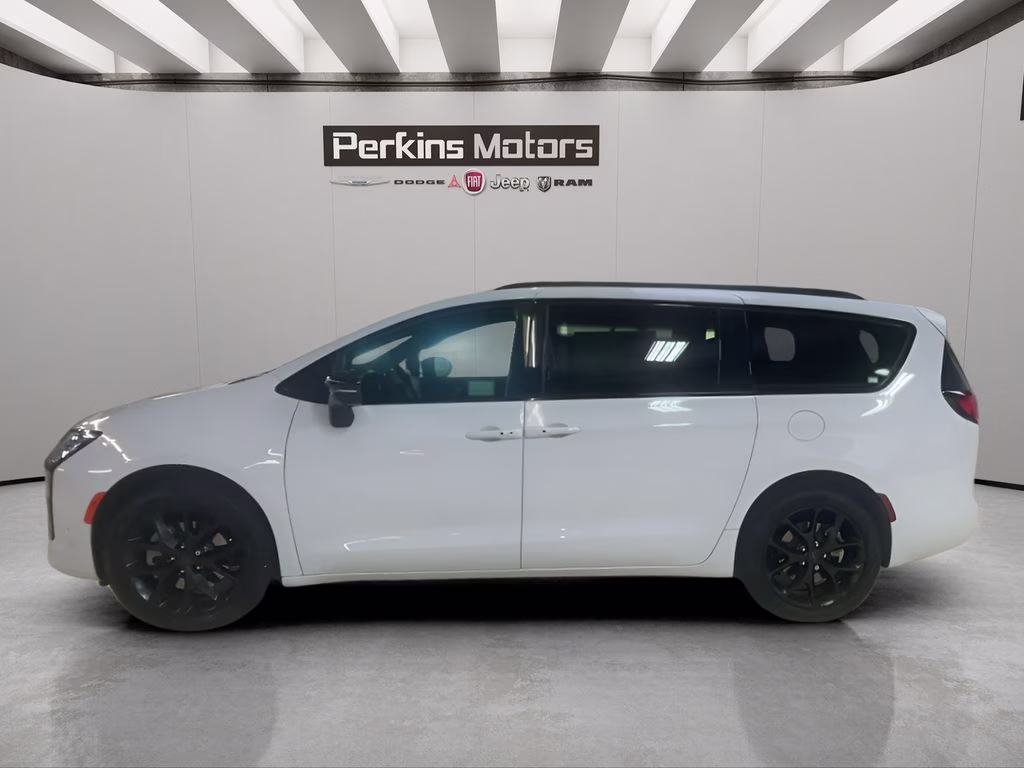 2027 Bright White Clearcoat Chrysler Pacifica Limited AWD Van