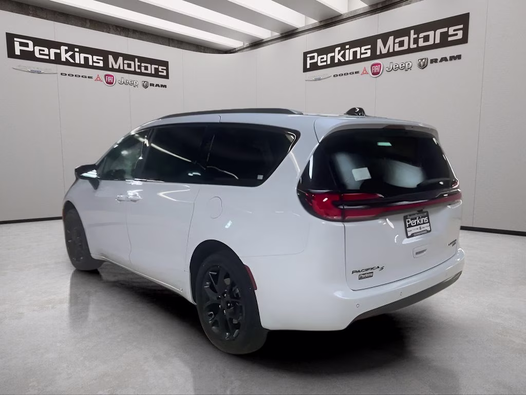 2027 Bright White Clearcoat Chrysler Pacifica Limited AWD Van