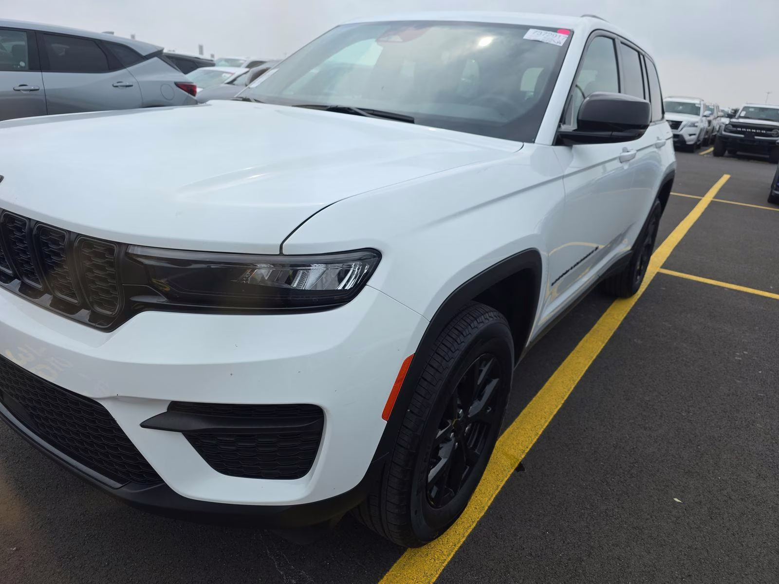 2025 Bright White Clearcoat Jeep Grand Cherokee Altitude 4X4 SUV