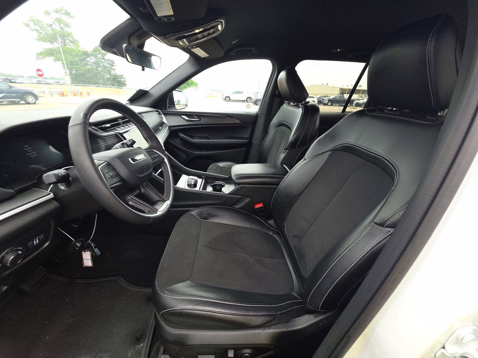 2025 Bright White Clearcoat Jeep Grand Cherokee Altitude 4X4 SUV
