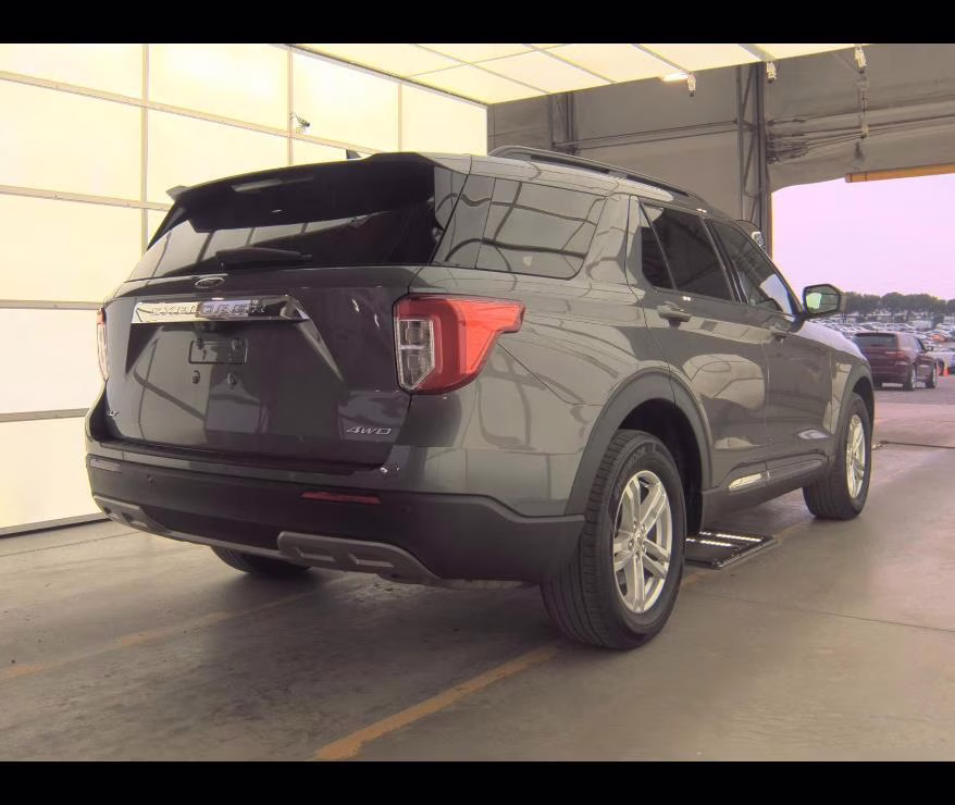2022 Carbonized Gray Metallic Ford Explorer XLT 4X4 SUV