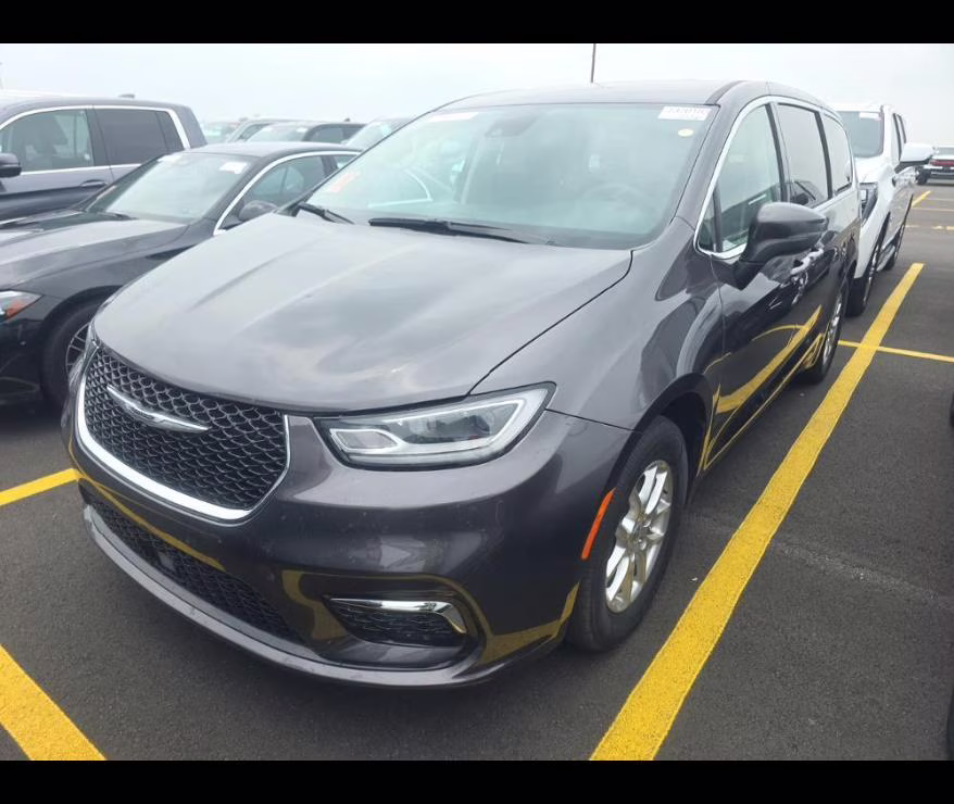 2023 Granite Crystal Metallic Clearcoat Chrysler Pacifica Touring L FWD Van