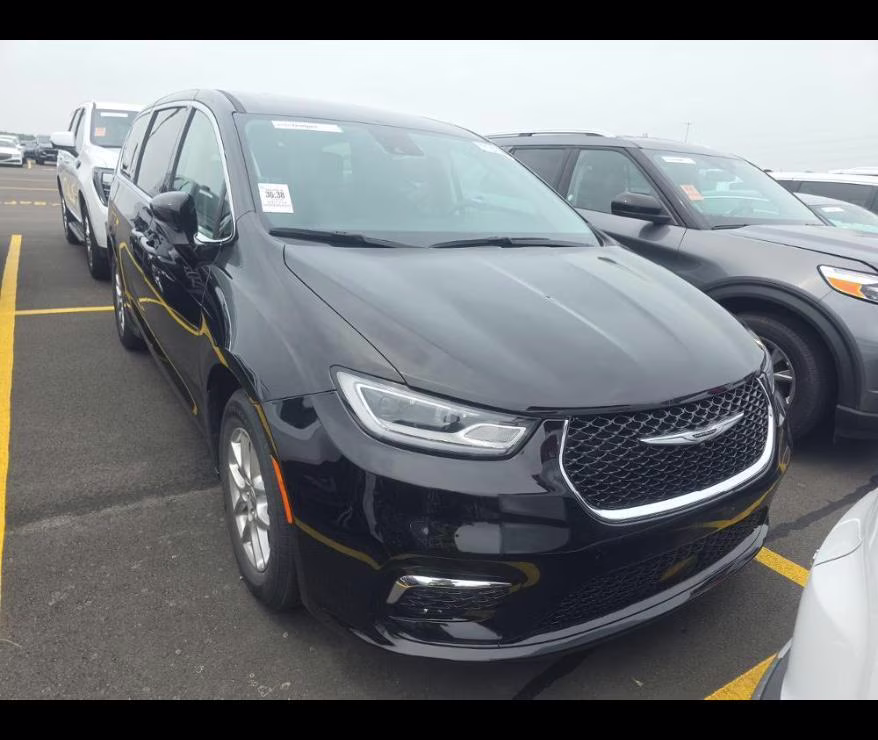 2024 Diamond Black Crystal Pearlcoat Chrysler Pacifica Touring L FWD Van