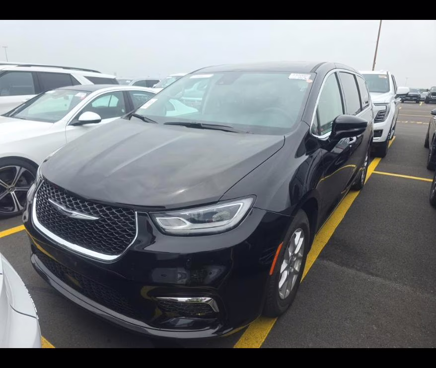 2024 Diamond Black Crystal Pearlcoat Chrysler Pacifica Touring L FWD Van