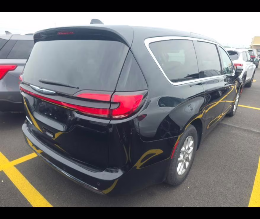 2024 Diamond Black Crystal Pearlcoat Chrysler Pacifica Touring L FWD Van