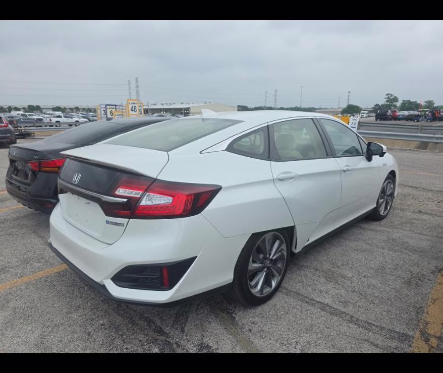 2018 Platinum White Pearl Honda Clarity Plug-In Hybrid SEDAN FWD Sedan