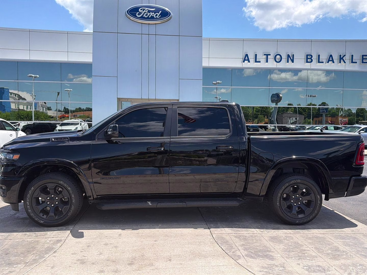 2025 Diamond Black Crystal Pearlcoat Ram 1500 Big Horn 4X4 Truck