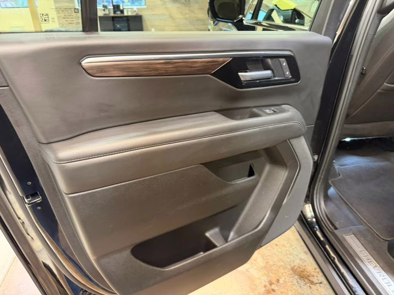 2025 Chevrolet Suburban Z71 Sport Utility 4D 4X4