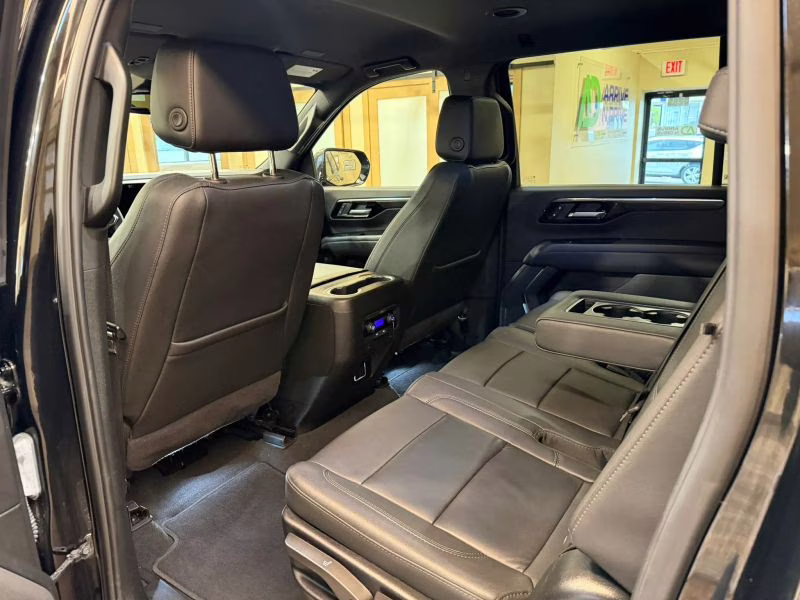 2025 Chevrolet Suburban Z71 Sport Utility 4D 4X4