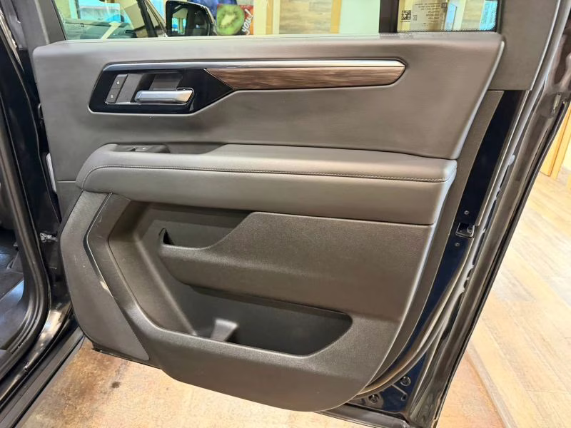 2025 Chevrolet Suburban Z71 Sport Utility 4D 4X4