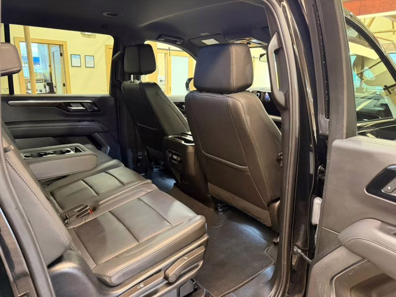 2025 Chevrolet Suburban Z71 Sport Utility 4D 4X4