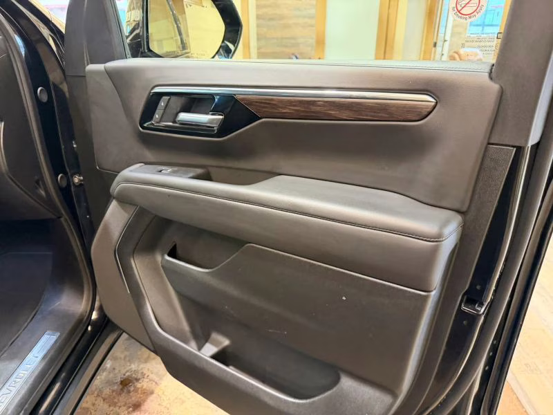 2025 Chevrolet Suburban Z71 Sport Utility 4D 4X4