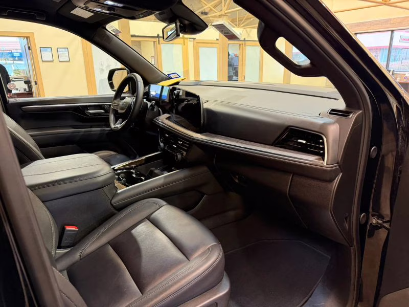 2025 Chevrolet Suburban Z71 Sport Utility 4D 4X4