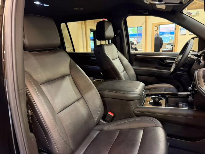 2025 Chevrolet Suburban Z71 Sport Utility 4D 4X4