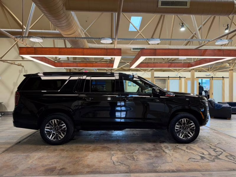2025 Chevrolet Suburban Z71 Sport Utility 4D 4X4