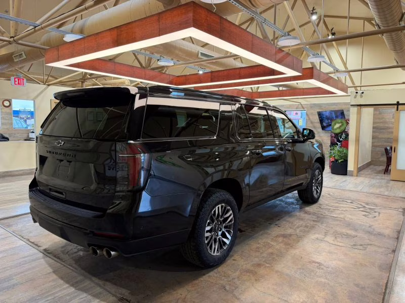 2025 Chevrolet Suburban Z71 Sport Utility 4D 4X4