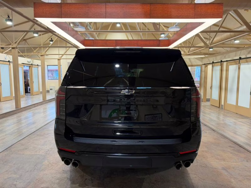 2025 Chevrolet Suburban Z71 Sport Utility 4D 4X4