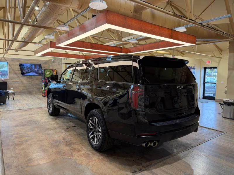 2025 Chevrolet Suburban Z71 Sport Utility 4D 4X4