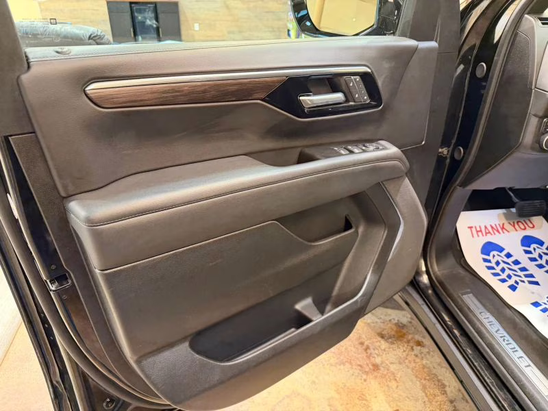 2025 Chevrolet Suburban Z71 Sport Utility 4D 4X4