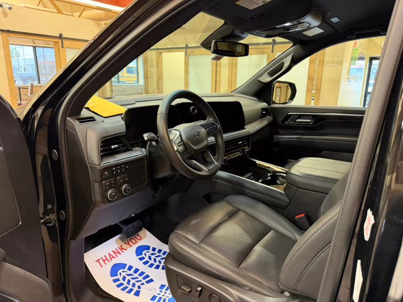2025 Chevrolet Suburban Z71 Sport Utility 4D 4X4
