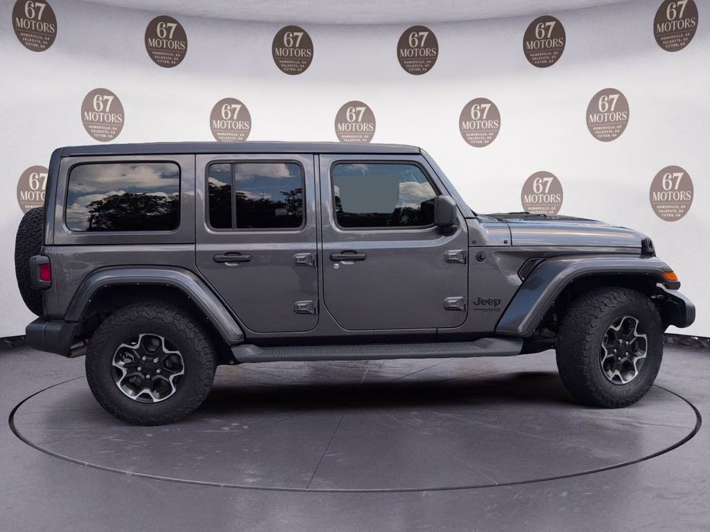 2022 Granite Crystal Metallic Clearcoat Jeep Wrangler Unlimited Sahara Altitude 4X4 SUV