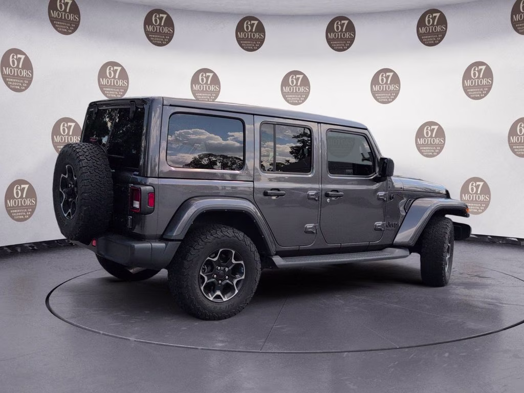 2022 Granite Crystal Metallic Clearcoat Jeep Wrangler Unlimited Sahara Altitude 4X4 SUV