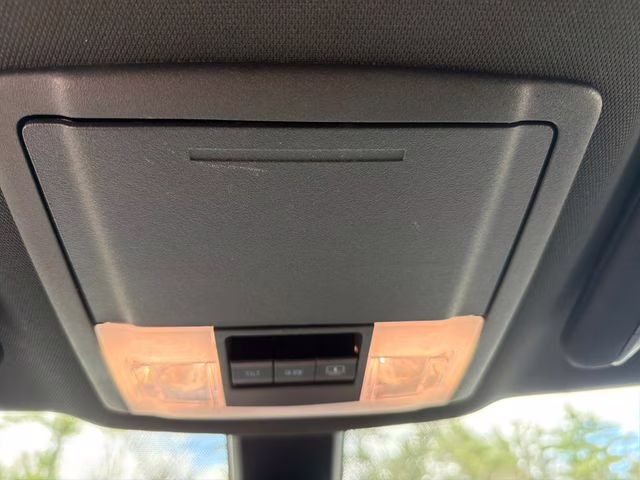 2018 White Platinum Clearcoat Metallic Ford Explorer Sport 4X4 SUV