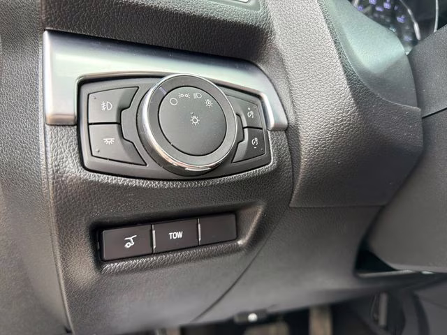 2018 White Platinum Clearcoat Metallic Ford Explorer Sport 4X4 SUV