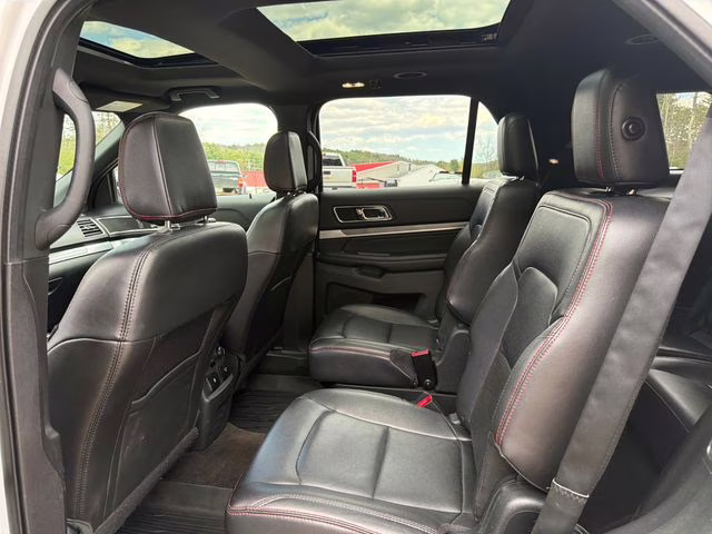 2018 White Platinum Clearcoat Metallic Ford Explorer Sport 4X4 SUV