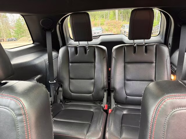 2018 White Platinum Clearcoat Metallic Ford Explorer Sport 4X4 SUV