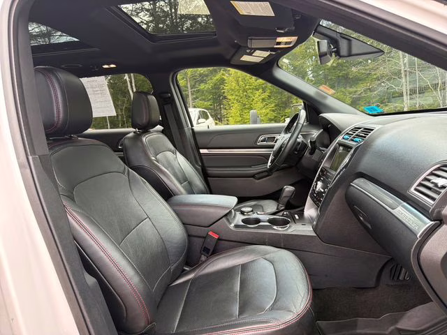 2018 White Platinum Clearcoat Metallic Ford Explorer Sport 4X4 SUV