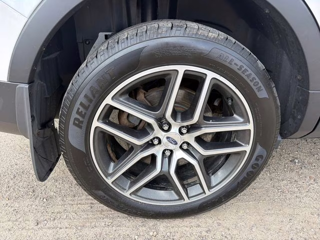 2018 White Platinum Clearcoat Metallic Ford Explorer Sport 4X4 SUV