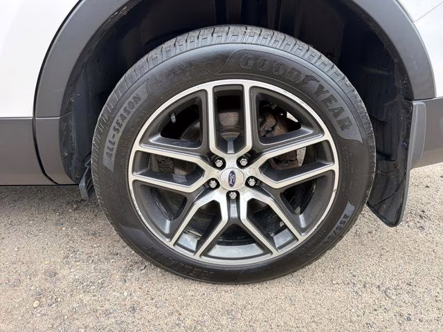 2018 White Platinum Clearcoat Metallic Ford Explorer Sport 4X4 SUV