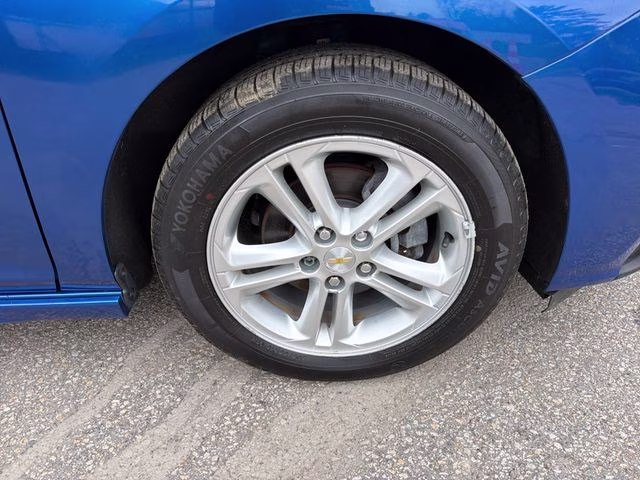 2016 Kinetic Blue Metallic Chevrolet Cruze LT FWD Sedan
