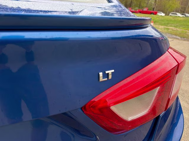 2016 Kinetic Blue Metallic Chevrolet Cruze LT FWD Sedan