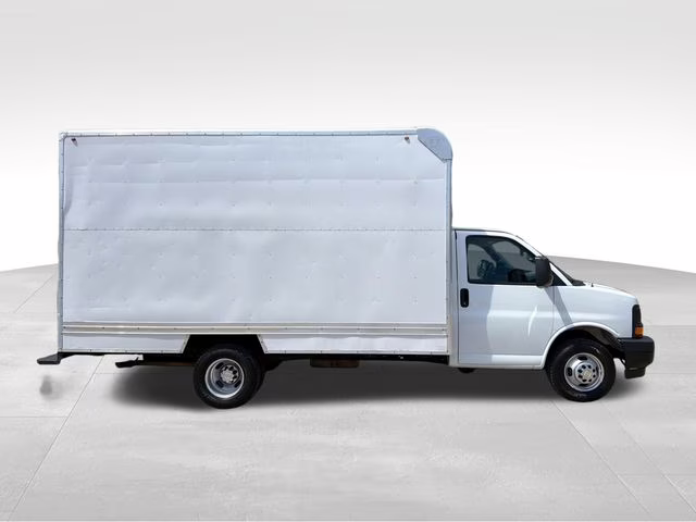 2017 Summit White Chevrolet Express 3500 Work Van RWD Truck