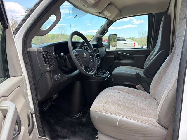 2017 Summit White Chevrolet Express 3500 Work Van RWD Truck